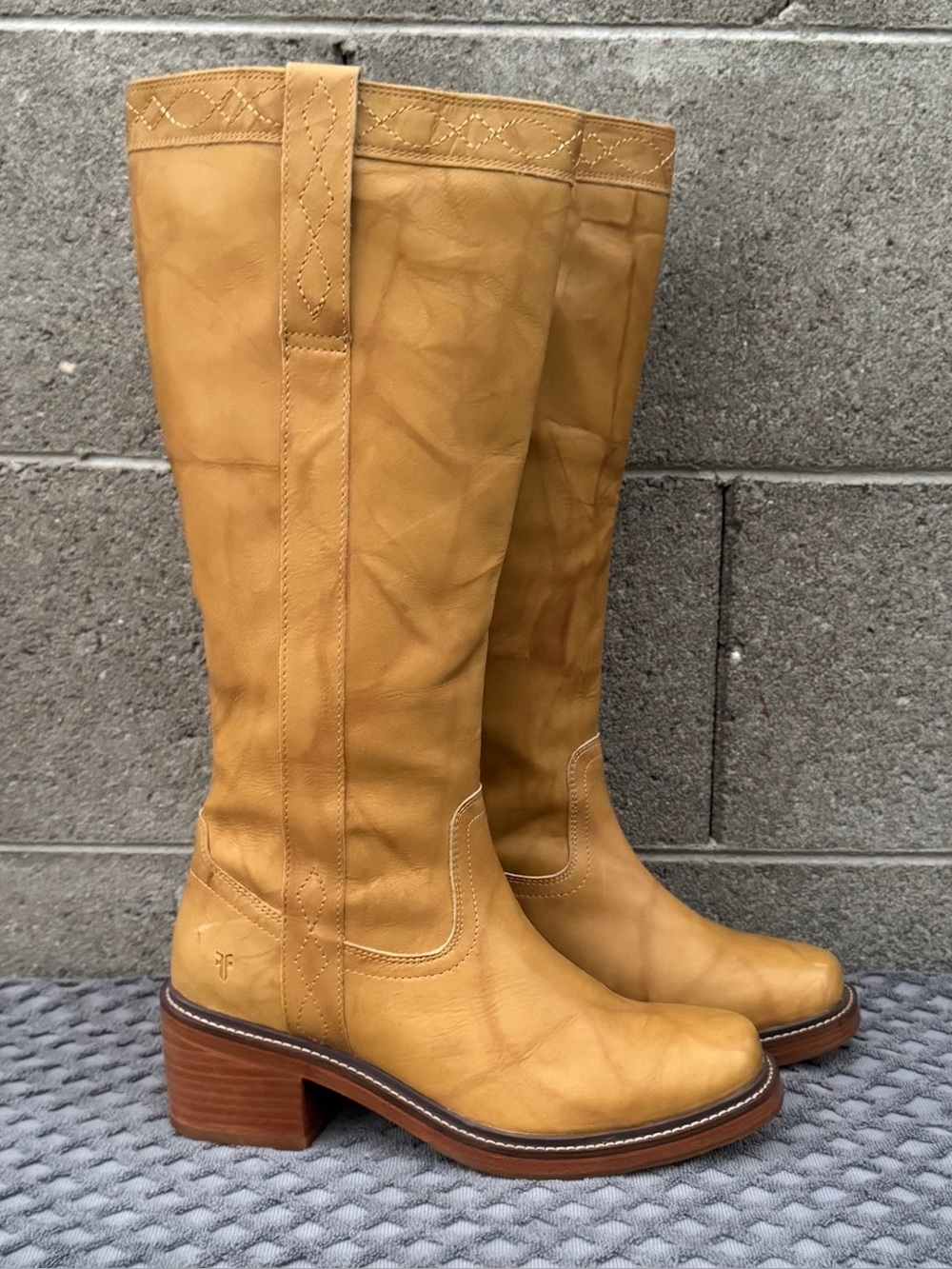 Frye Kate Banana Leather Women Boots Size 9